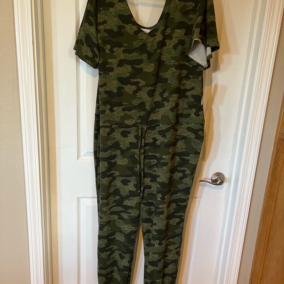 Camo - Picture 3 of 5